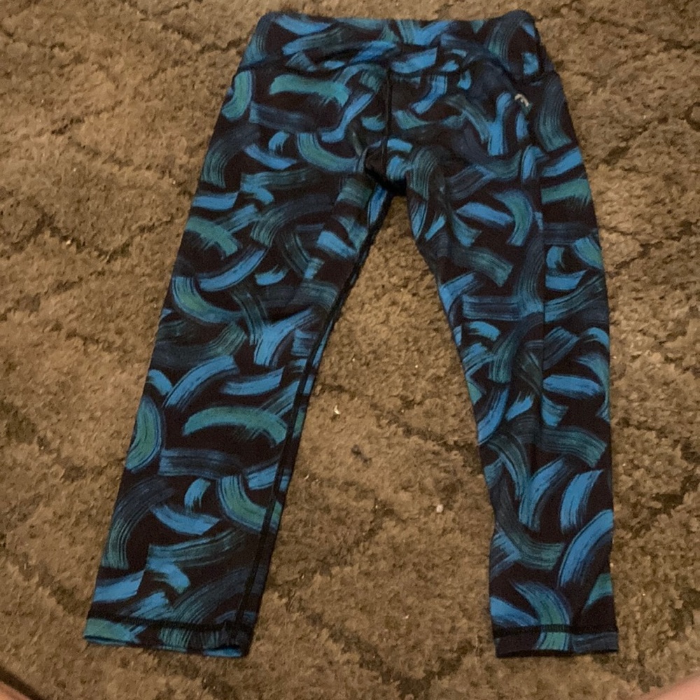 three-quarter leggings